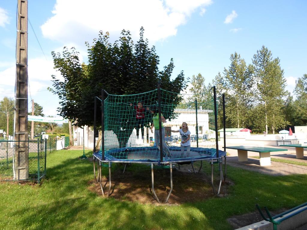 Camping Les Pinasses La Chapelle  Bagian luar foto