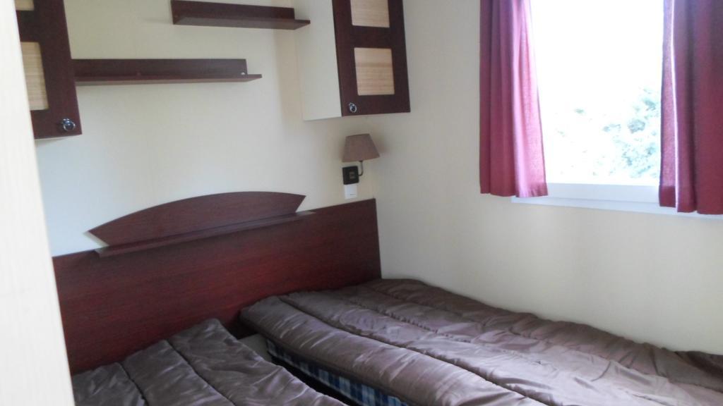 Camping Les Pinasses La Chapelle  Bagian luar foto